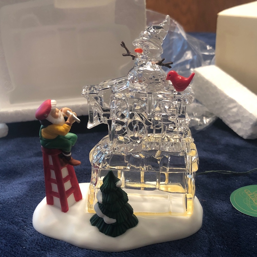 56366 Heritage Village A Busy Elf ice sculpture figurine North Pole Sign